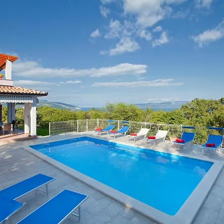 Mirta In Crni Villa