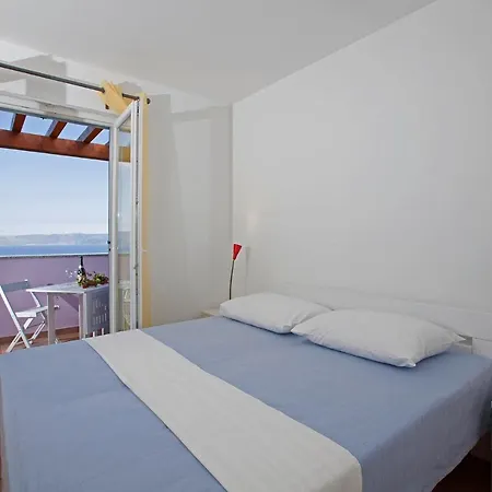 Mirta In Crni Labin (Istria)